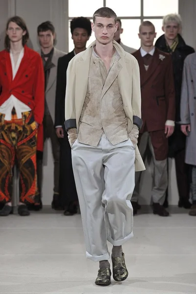 Look 18